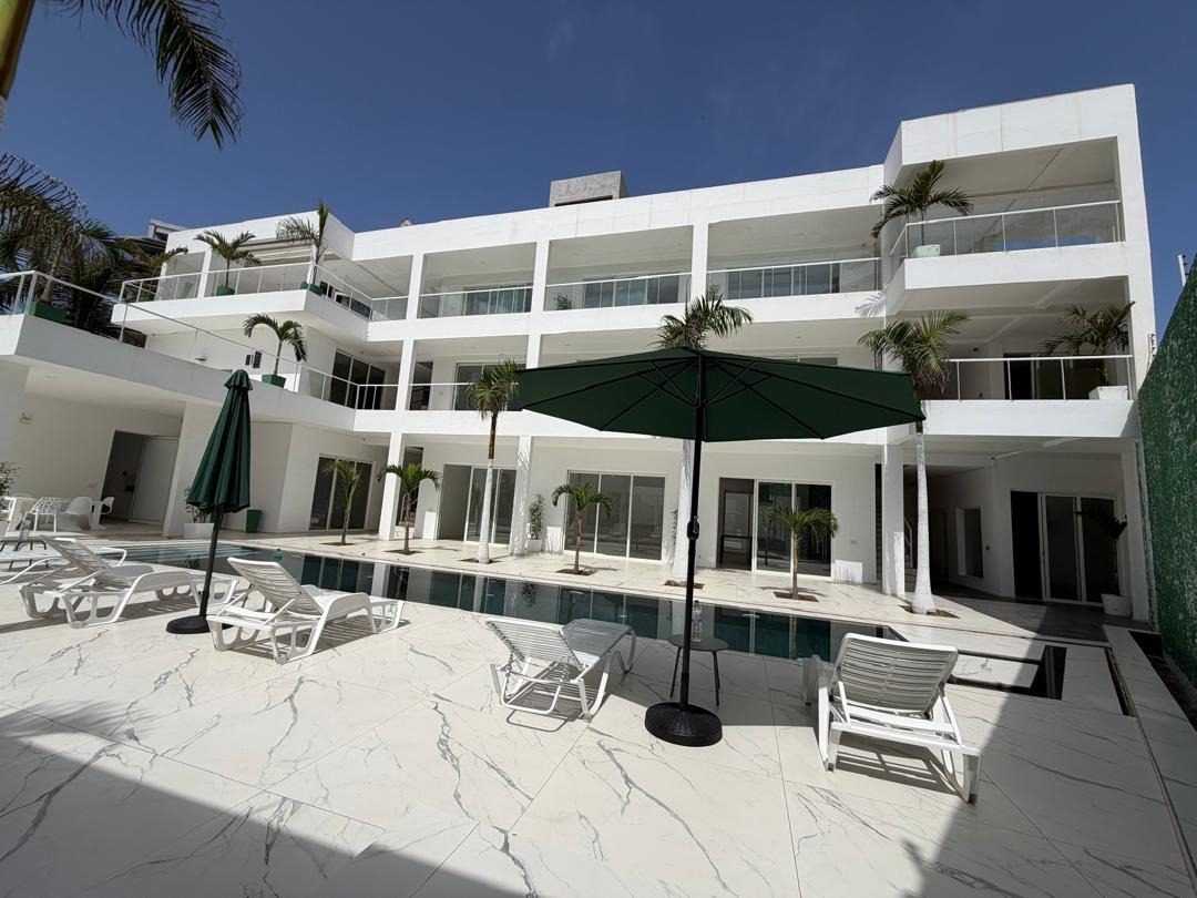 Villa blanche 7 chambres avec piscine · Virage